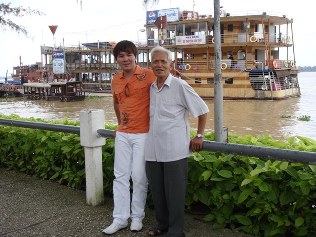 Visited Ninh Kieu wharf in Can Tho city with the maternal grandpa
