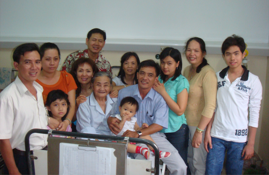 A big family taking photo with the maternal grandmother