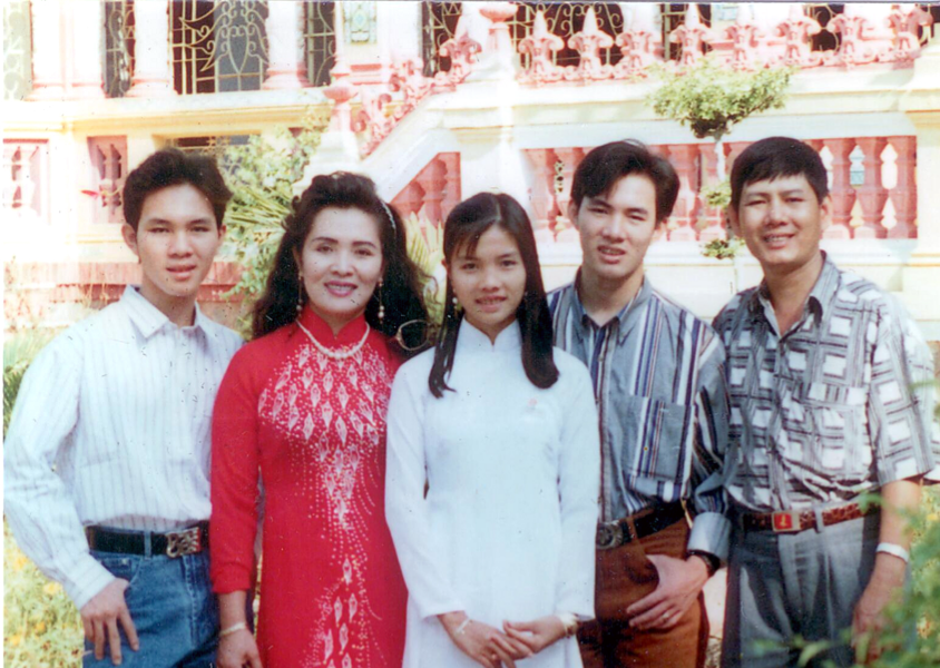 Family at Vĩnh Tràng Pagoda in Vietnam in 1995