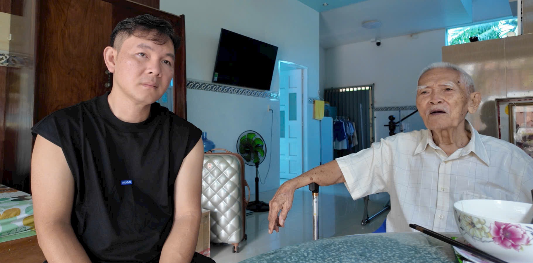 Chatting with the maternal grandfather